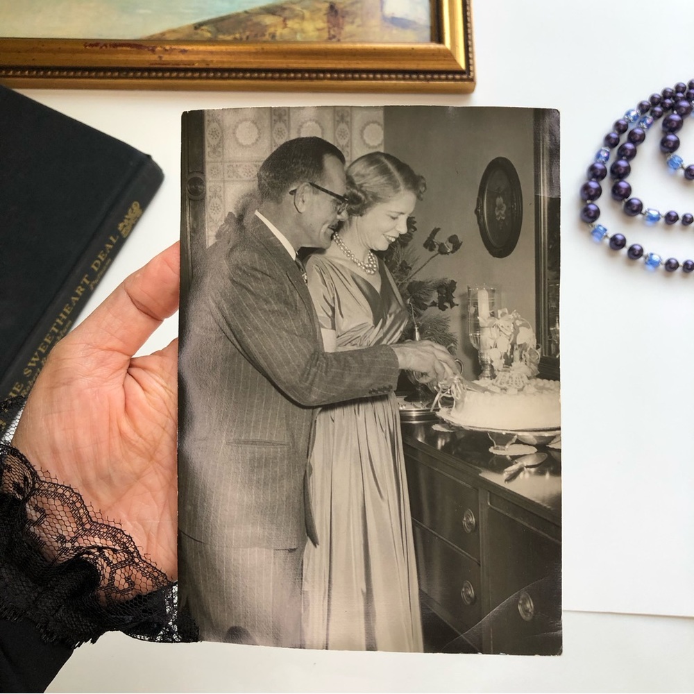 Vintage Photo Affectionated Couple Wedding Anniversary Cut Cake Pearls Necklace